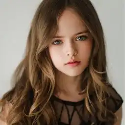 俄罗斯9岁小美女成年龄最小超模被誉为世界第一美少女