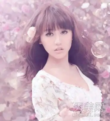 什么发型适合圆脸女孩最有效的方法是修剪刘海和小脸
