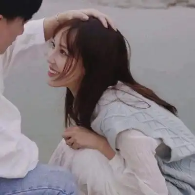 亲嘴头像情头真人女女