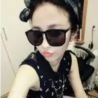 个性独特带墨镜女生微信头像