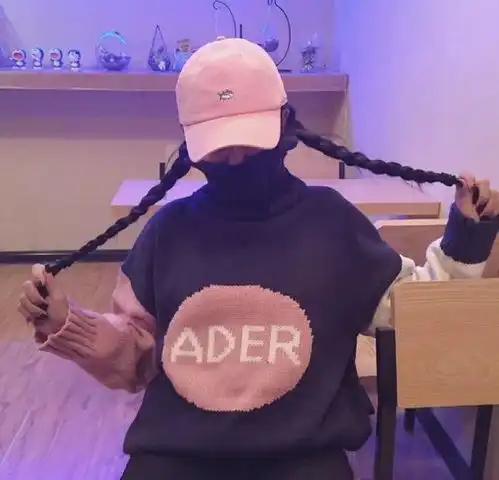 戴帽子美女头像大全