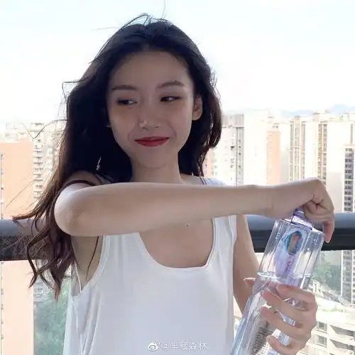 纯欲擦边女生头像手办