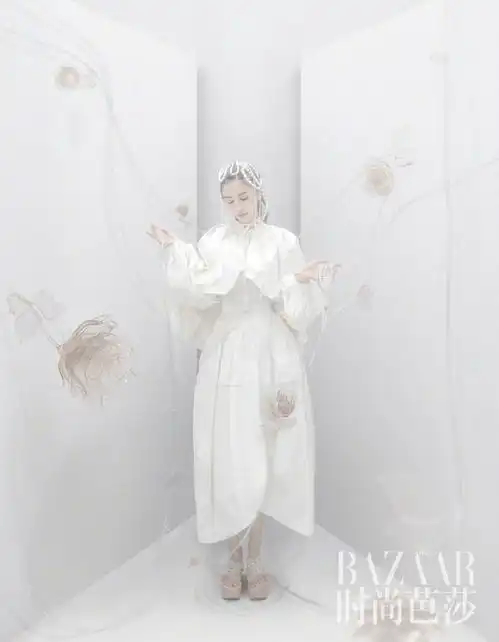 组图baby登大刊封面化身精灵仙子一袭白色纱裙梦幻而灵动