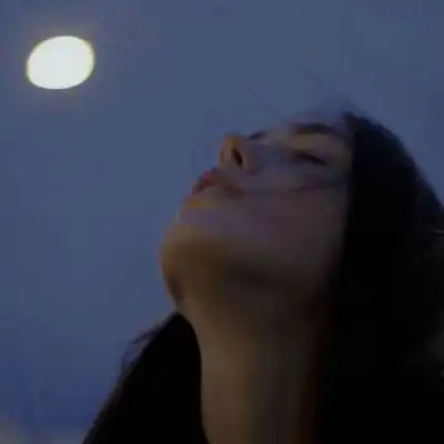 女头纯欲风头像高冷伤感