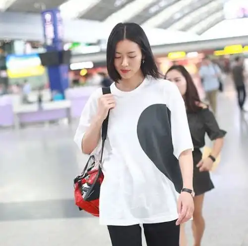 白色头像女孩子的刘雯