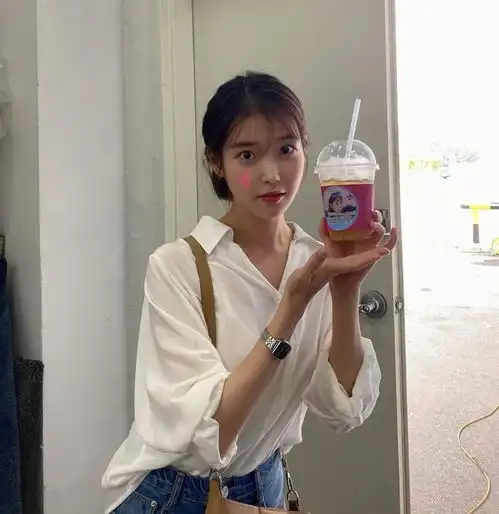 iu李知恩私服简单休闲,满满的甜美风,小个子女孩get起来