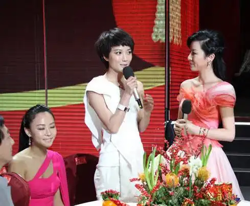 连上12次春晚,北舞毕业瑜伽女神,王珞丹亲姐姐比她颜值还高