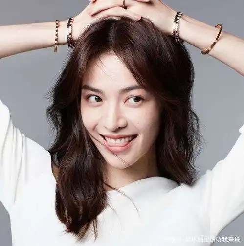 钟楚曦少女感满满,演绎出与众不同的漂亮和大气,吸睛无数