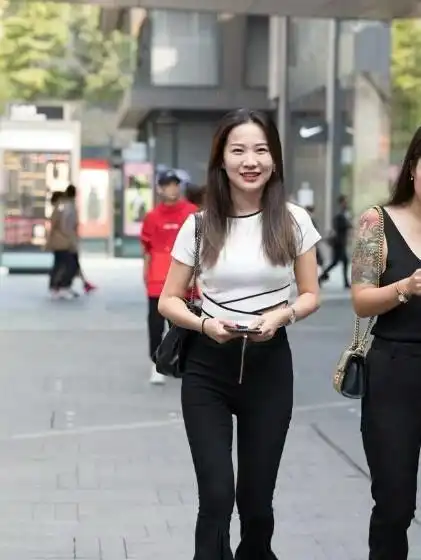 自己能穿出清爽舒适的感觉,还能在时尚的氛围中增加高雅的感觉