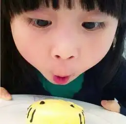 有没有人知道这个小女孩的名字,很多人用她做头像,求名字