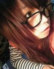 非主流短发女头像,最好是戴眼镜的