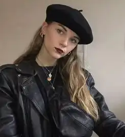 头像女生戴帽子和墨镜贝