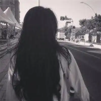 黑白头像女中年qq名称