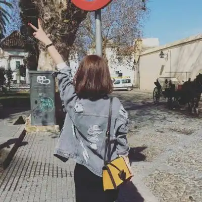 超拽的霸气句子宁可孤独到苟延残喘,也不愿做谁的羁绊