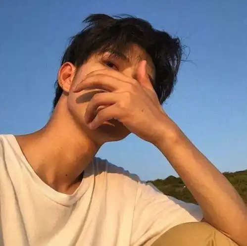 忧郁的头像男中年女人