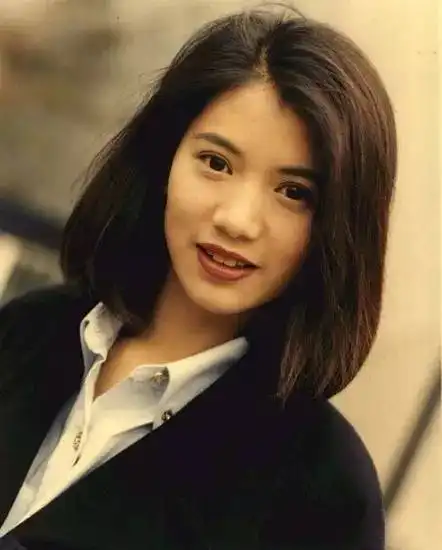上综艺全程素颜,老公当众怂恿她卸妆,谁能想到45岁的女人能美成这样