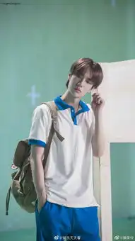 分享王一博校服写真为校草王学长倾心