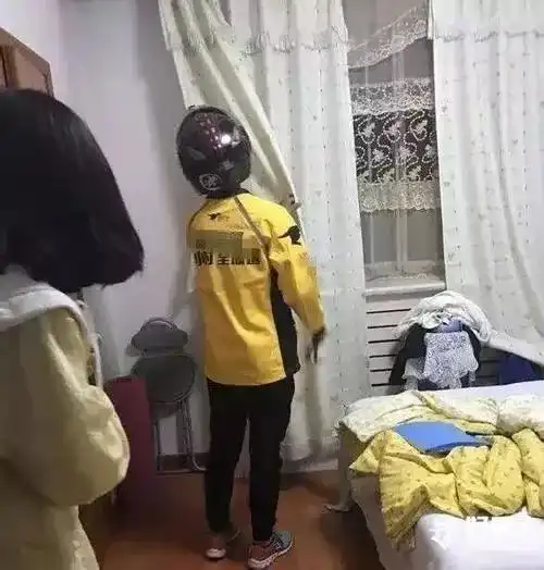 气炸珠海外卖小哥惨遭毒打公安部门立马捉拿嫌疑人