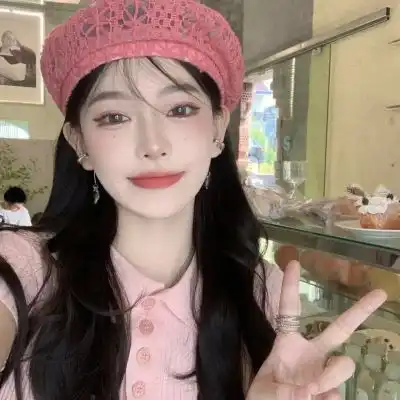 建议女性无论多忙出门一定要化淡妆,简单4步,精致且优雅