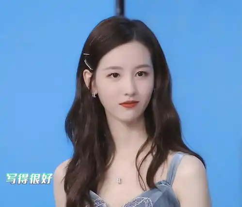 港风美女的头像陈都灵