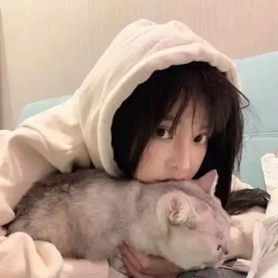 希望这个冬天有人陪你踩雪有女生头像我要个性网