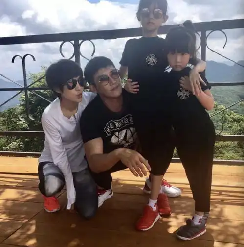 曾经是一线小生,娶天后为妻,他却拿着一手好牌打个稀巴烂