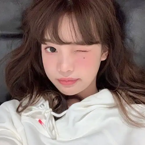 小众干净的优质女生头像