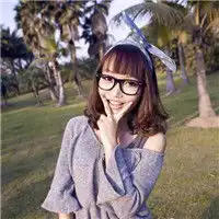 有没有不带字很萌的要戴眼镜的女头像