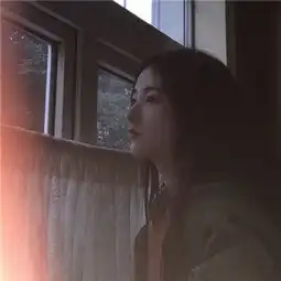 女生超拽头像2018霸气侧脸头像当吃货瘦了说明她不快乐了