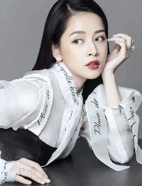 越南有三位绝色美女,你肯定能认出其中一位