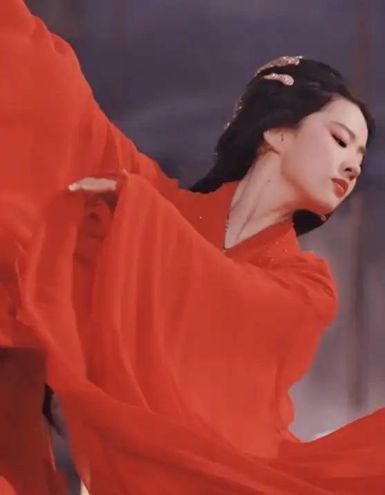 同样是古装红衣美女,彭小苒的小枫虽美却还是输给了她们