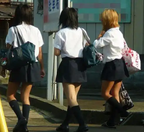 实拍日本女生校服照