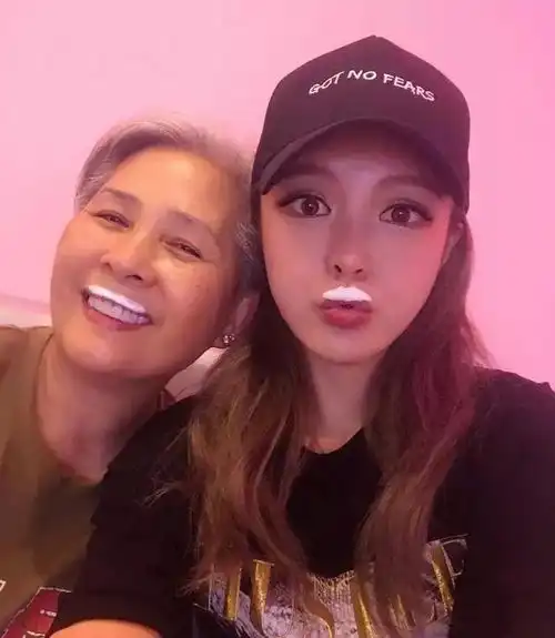 罗志祥女助理引热议,晒暧昧照片,抢穿周扬青想要的名牌鞋
