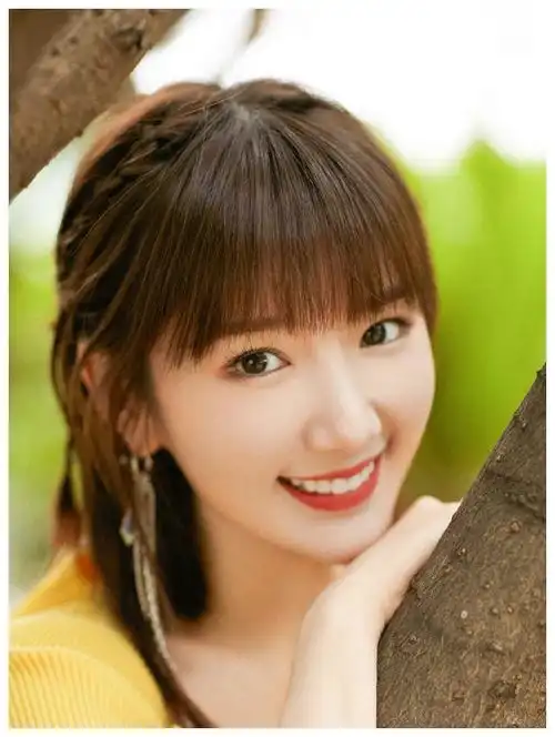 娱乐圈笑容很甜美的5位女明星,高圆圆很清纯,最后一个心都化了