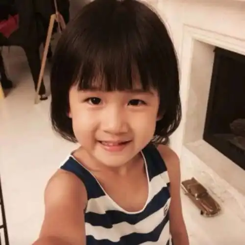 女大十八变陆毅女儿贝尔近照太惊艳,腿又长又细,身高直逼180cm