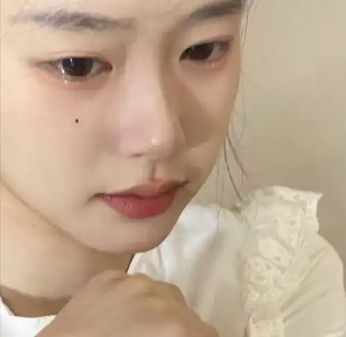 分享给谁呢,那些凌晨烂在海里的花
