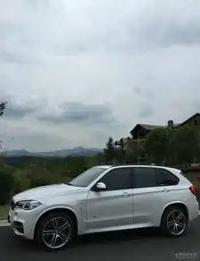 又遇春寒料峭时美女当车模