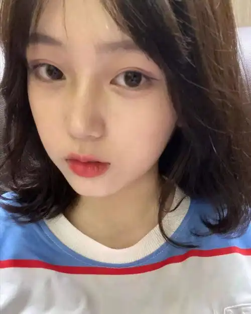 这个是网图嘛,是的话请问图出自哪里,这个女生有没有微博抖音快手之类的
