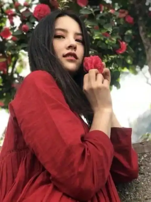 美颜高能预警ins爆红的混血美少女都给你准备好了