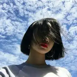 一个人难过伤感的头像qq2018精选宁愿一个人默默地孤独