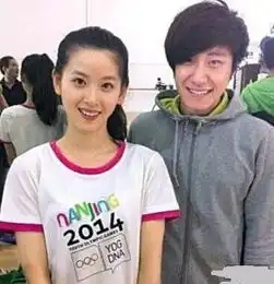 男学生头像图片白净