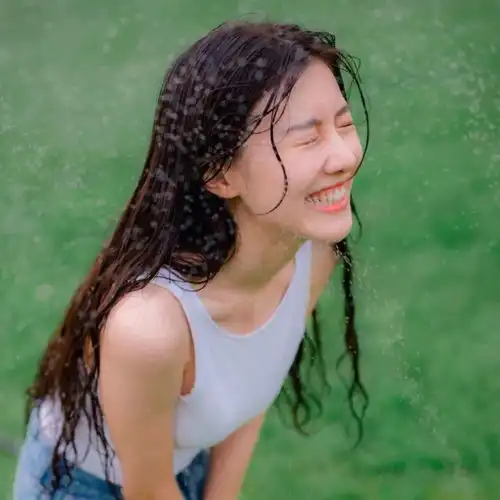 女生换了个成熟的头像上