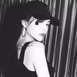 性感女生头像带纹身杰西