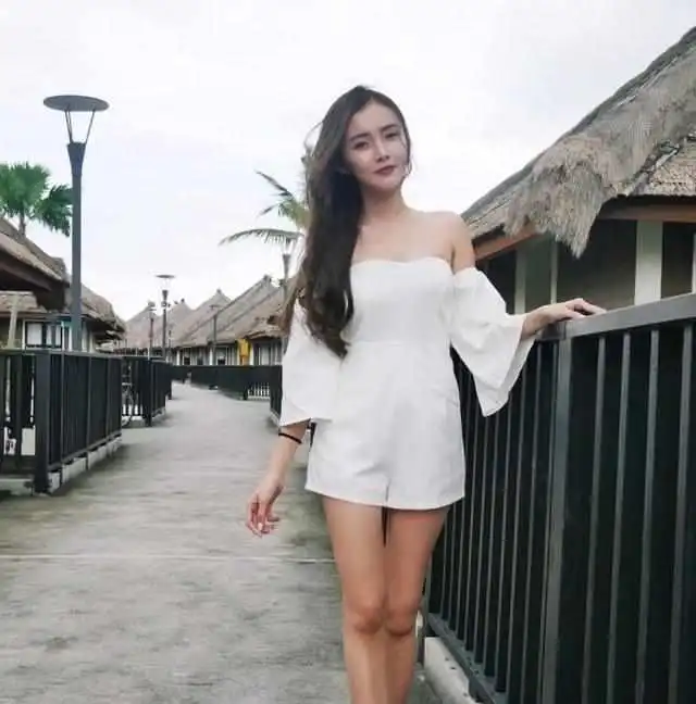 街拍牛仔裤小姐姐,穿搭更加显瘦