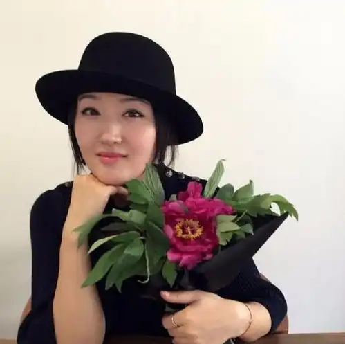 45岁的女人头像花的图片