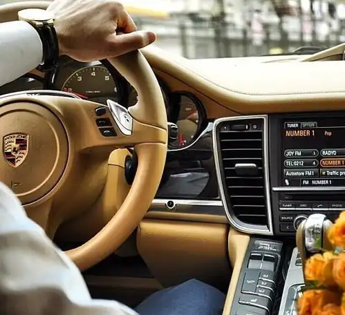 电话手表头像女豪车