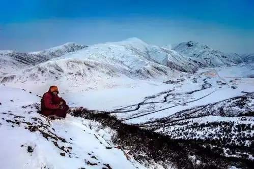 12月喇荣与洁白的吉祥雪景之美