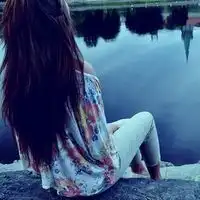 略显孤单的忧郁女生qq头像