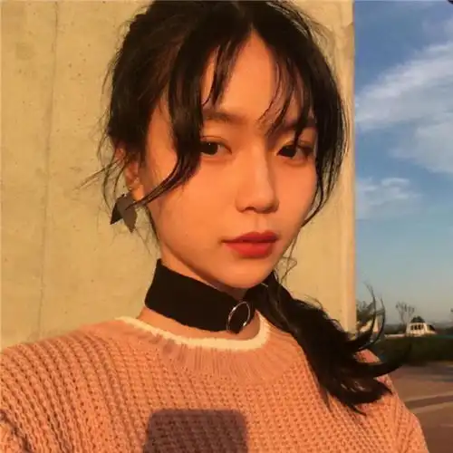 如此回复你信息的人,不是不爱,而是深爱