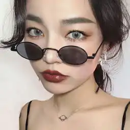 这几种墨镜今年特流行,很适合女生出游戴,时尚潮流,很百搭
